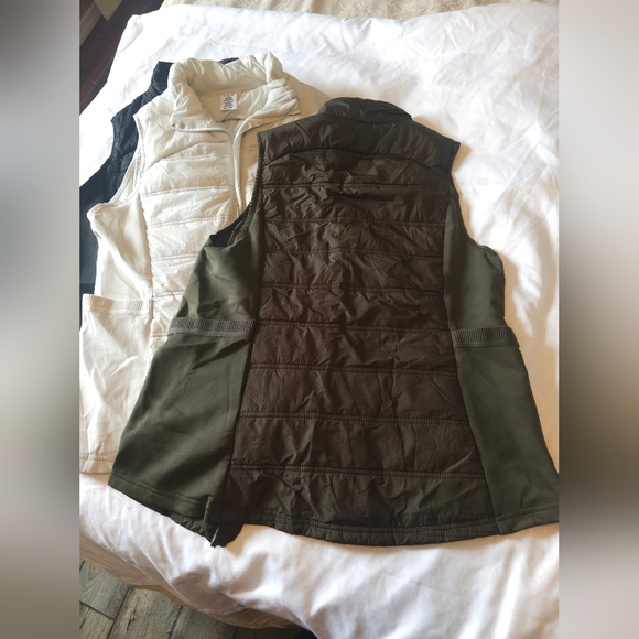 3 Avia Athletic Light Weight Vests with Pockets and Zippers Green, Gray, & Black - Picture 8 of 8